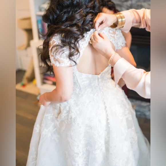 Beautiful Oleg Cassini wedding dress style CWG833 /Davids Bridal - Picture 6 of 12